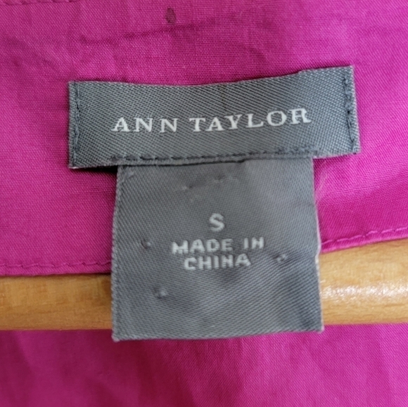 Ann Taylor | Magenta Pink Tank Top with Floral 3D Applique - Picture 4 of 4